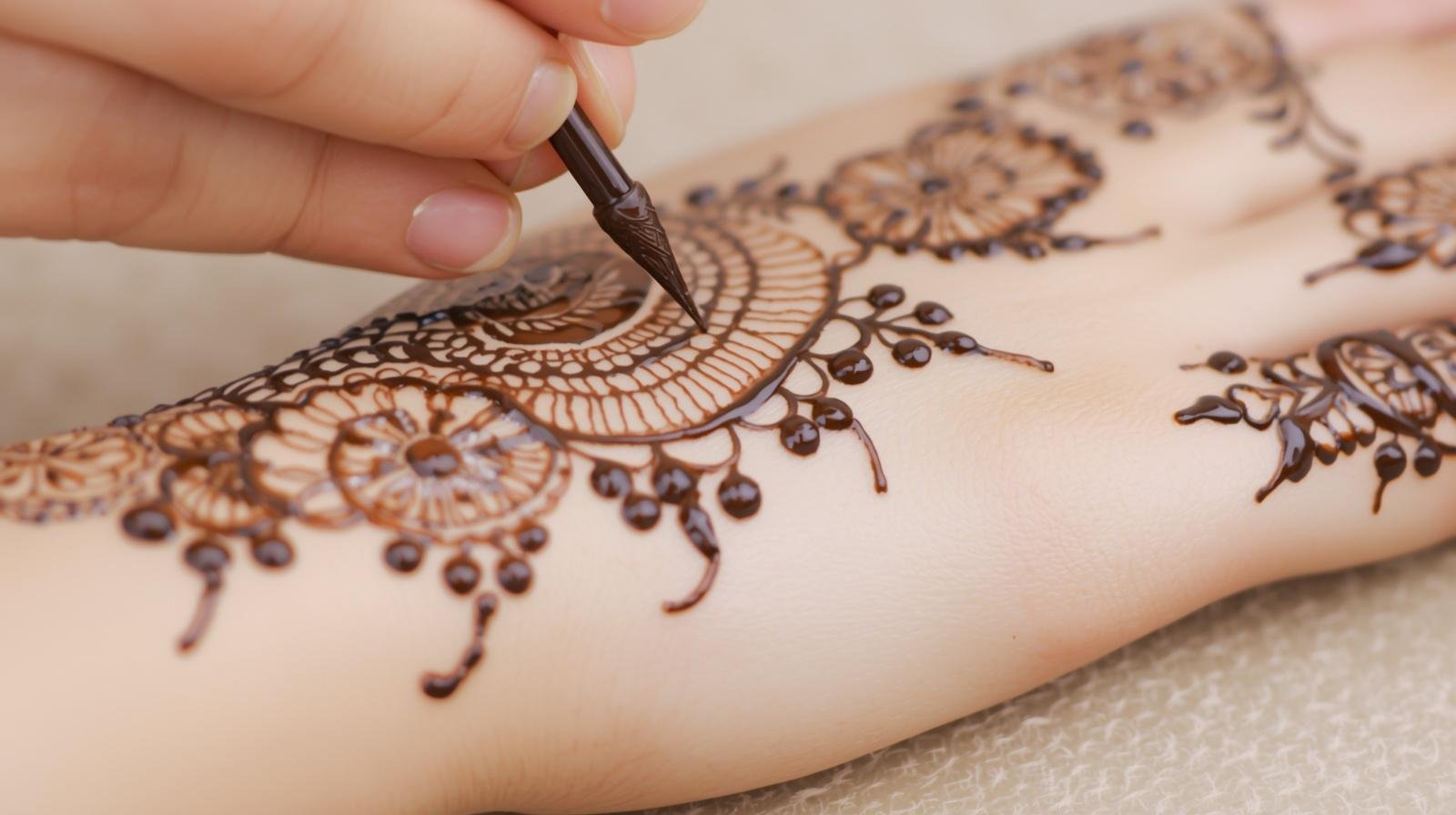 How to Design a Stunning Mehndi Stage for Your Wedding Event