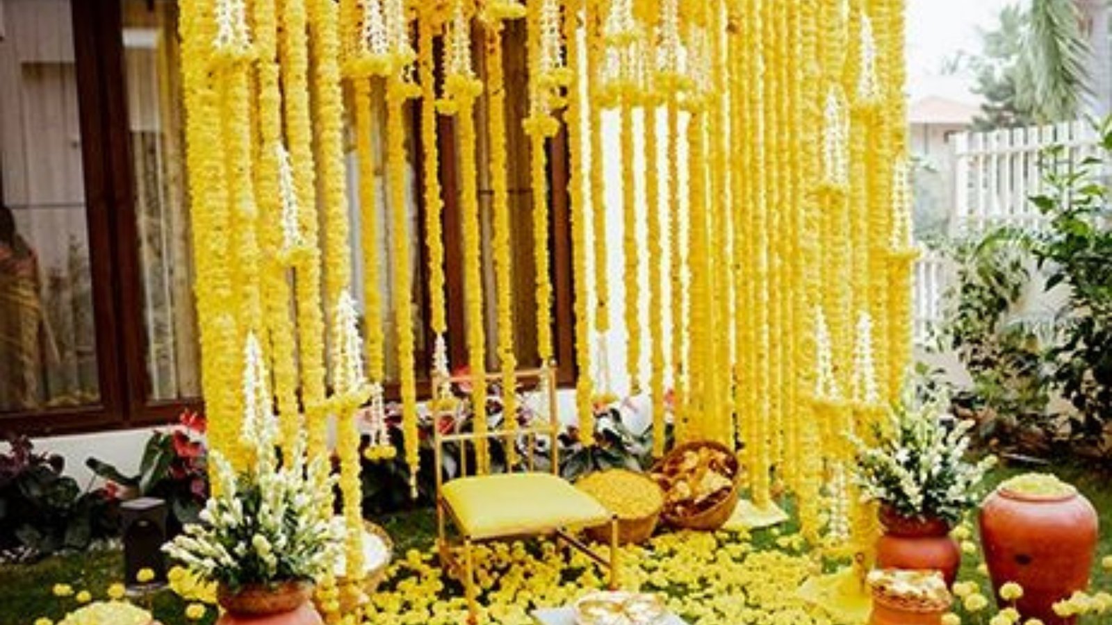 Floral vs Minimal Haldi Decor – What’s Better?