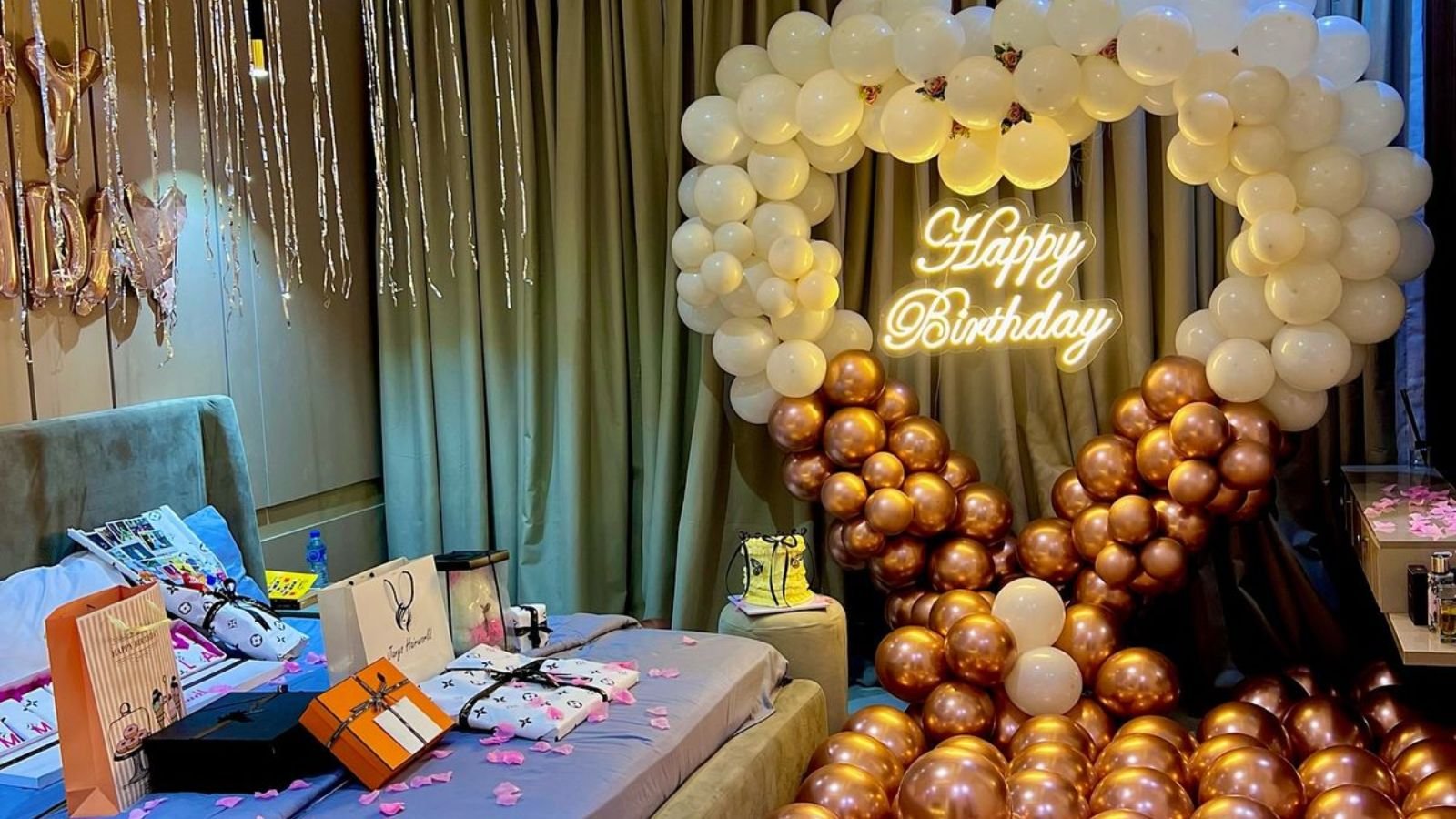Room Decoration for Birthday Surprise in Moradabad with Balloon Themes