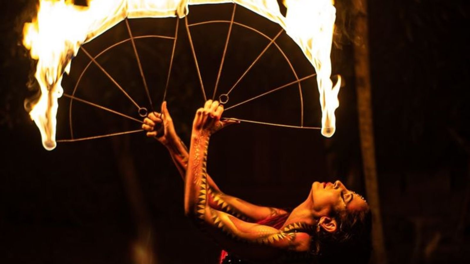 Why Fire Jugglers in GK 2 are Perfect for Night Parties