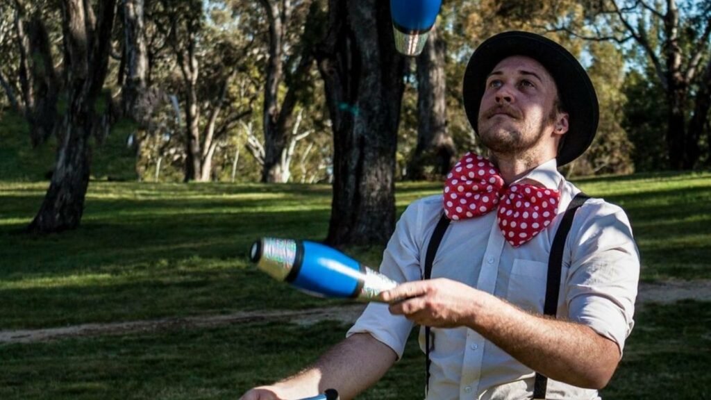 Hire a Professional Carnival Juggler in Khanna for Events