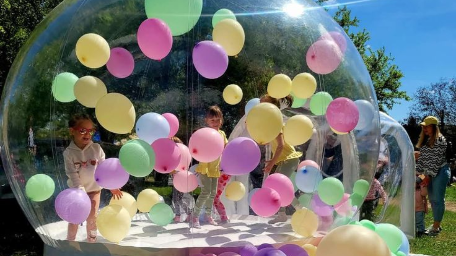 giant bubble show in Saket