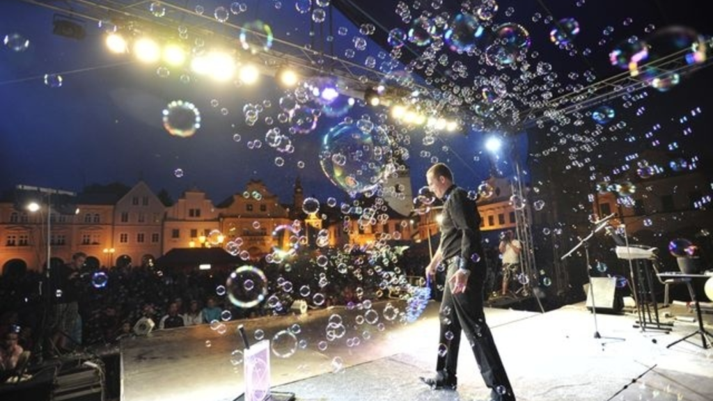 Hire bubble show artist in Maan Singh road