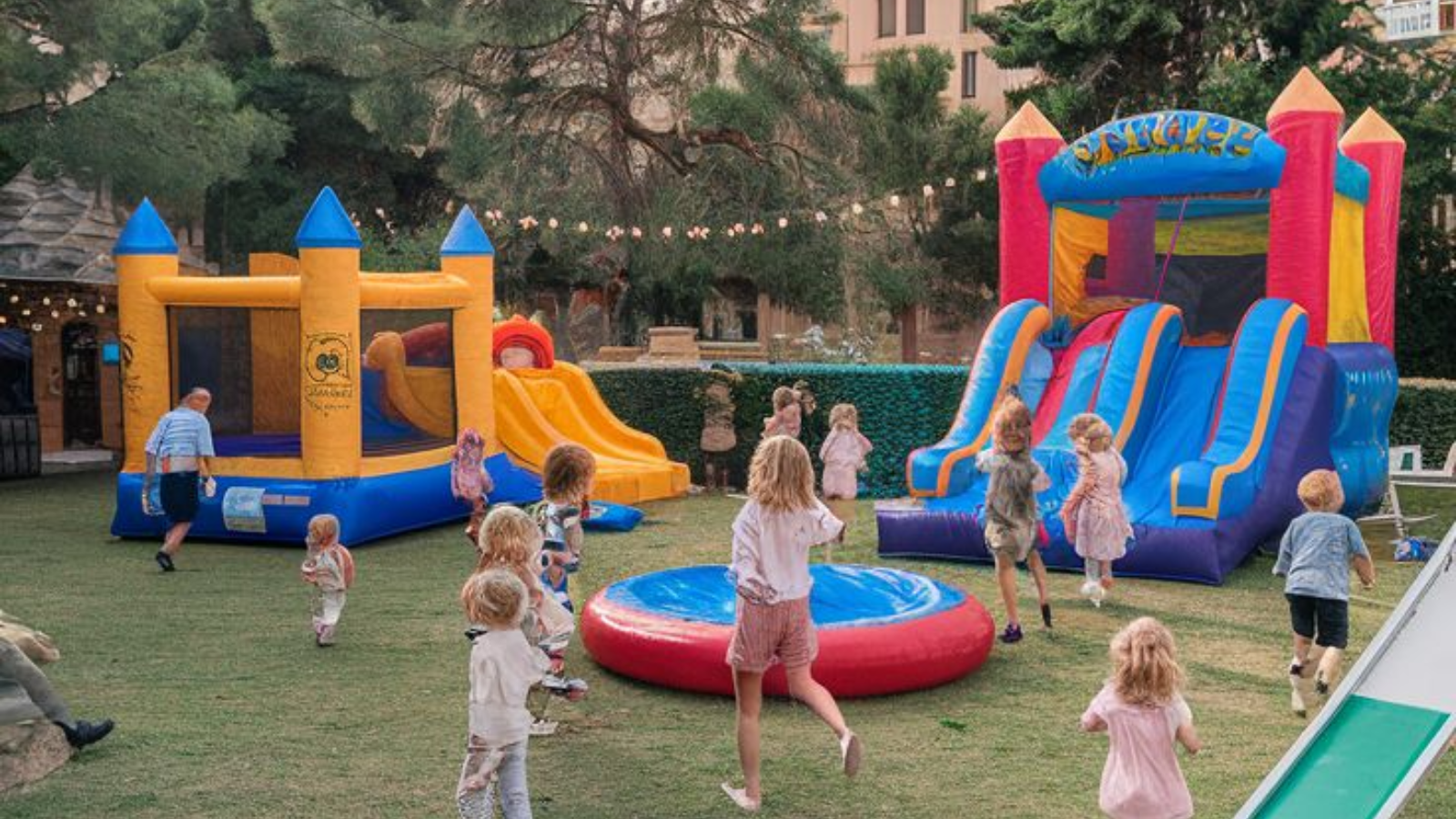 Hire bubble show artist in Sujan singh park