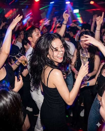 Interactive vs Traditional Party Games comparison